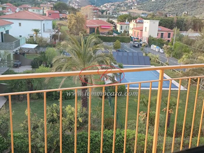 Appartamento bilocale in vendita in Via Diano San Pietro, Diano Castello