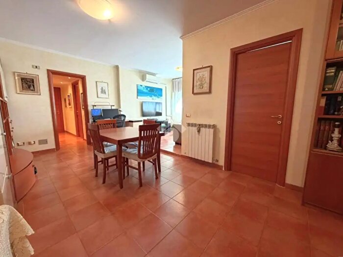 Appartamento trilocale in vendita in Viale dei Caduti per La Resistenza, Roma