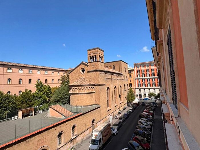 Appartamento quadrilocale in affitto in Via Plinio, Prati, Roma