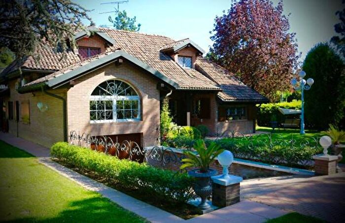 Casa con 6 locali in affitto in Via Altopiano, Borgonuovo, Sasso Marconi