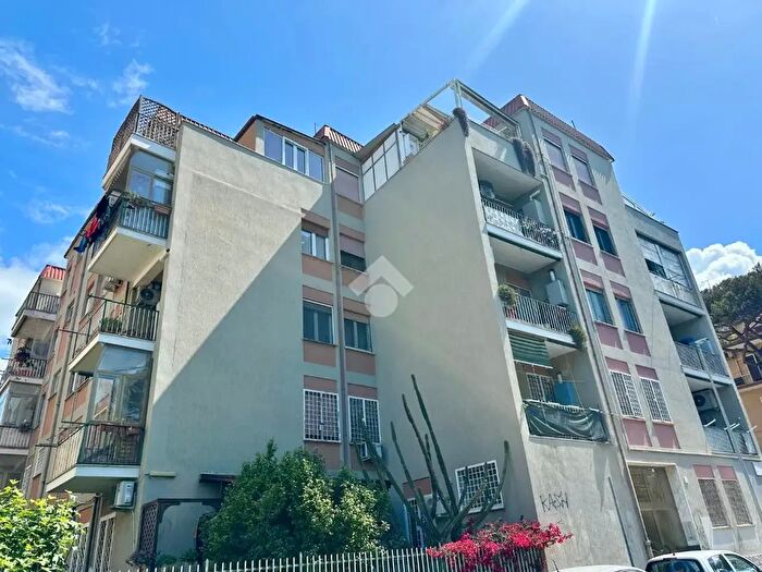 Appartamento trilocale in vendita in Via Angelo Bertolotto, Roma
