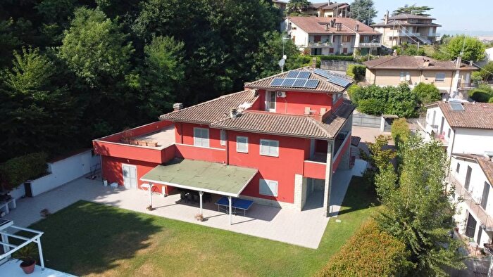 Casa con 12 locali in vendita in Via del Monte di Cerviano Deruta, Deruta