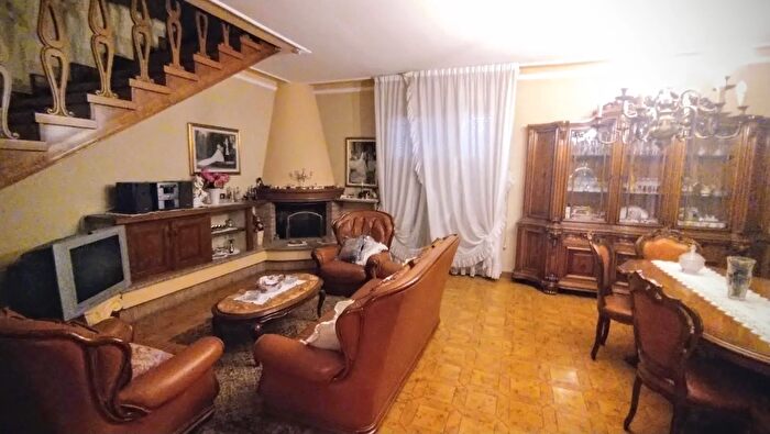 Casa con 6 locali in vendita in Via Tiepolo, Reggiolo