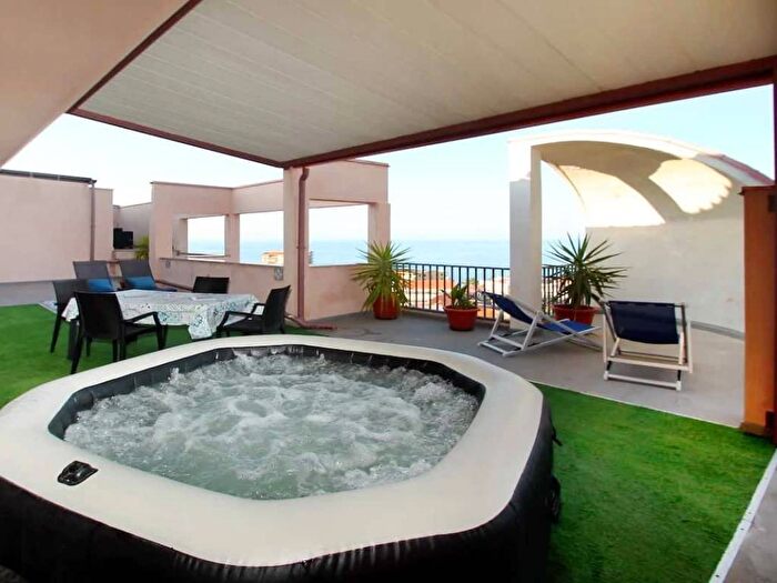 Appartamento bilocale in affitto in Via Piscitello, Santo Stefano di Camastra