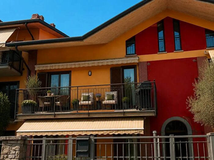 Appartamento trilocale in vendita in Via Antonio Vivaldi, Brembate Di Sopra