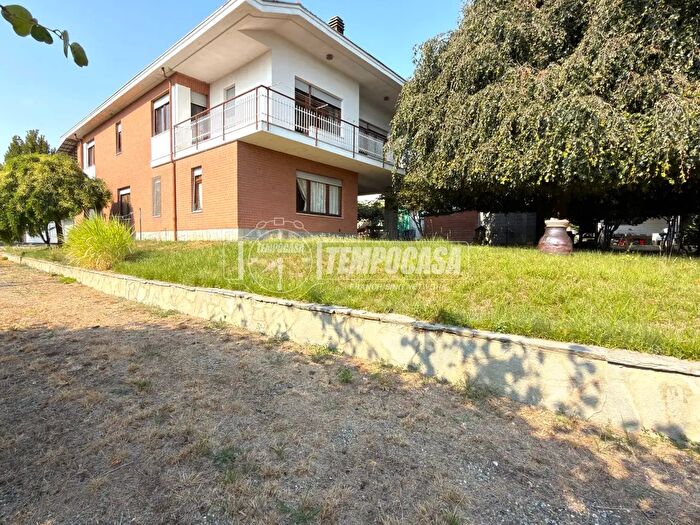 Casa con 7 locali in vendita in Via Cotonificio, Strambino