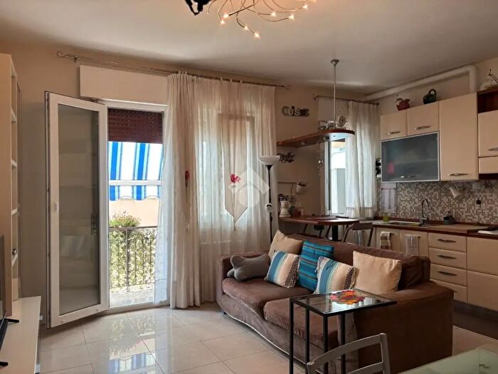 Appartamento quadrilocale in vendita in Via Comelico, Venezia