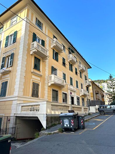 Appartamento con 6 locali in vendita in Via Marco Polo, Genova