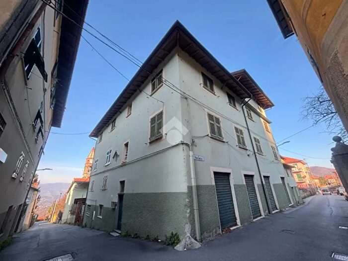 Casa con 15 locali in vendita in Via Torrazza, SantOlcese