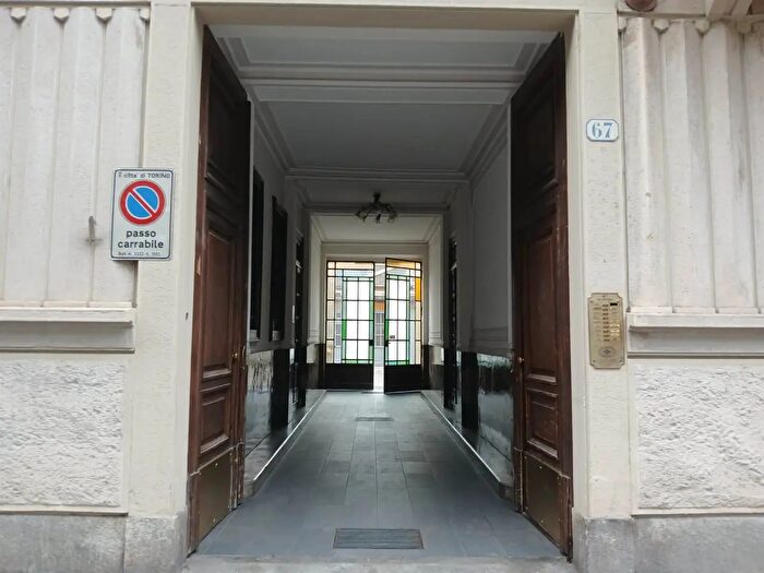 Appartamento quadrilocale in affitto in Corso Svizzera, Torino