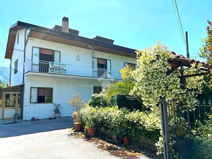 Appartamento quadrilocale in vendita in Via Taverna Ferriera, San Michele Di Serino