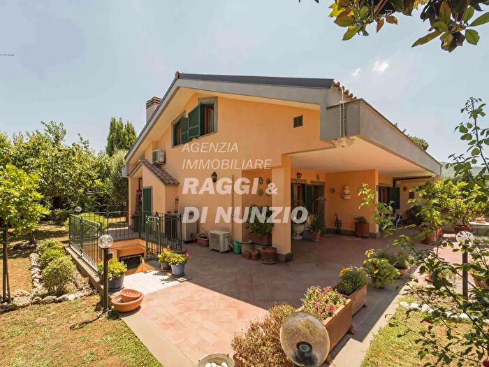 Casa con 7 locali in vendita in Rocca Di Papa