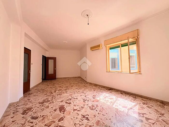 Appartamento trilocale in vendita in Via Guadagna, Palermo