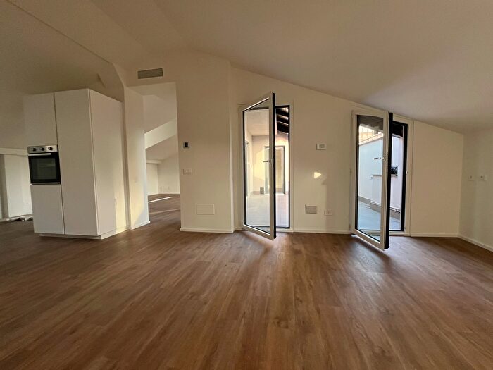 Appartamento trilocale in affitto in Milano