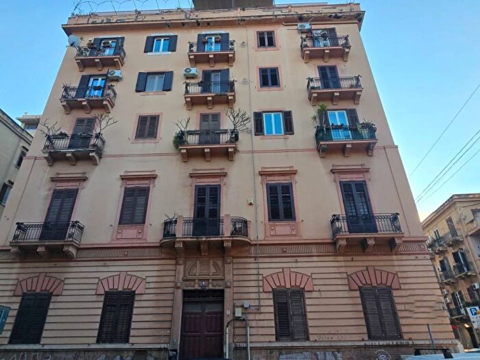 Appartamento con 6 locali in affitto in Via Nunzio Morello, Notarbartolo Sciuti, Palermo