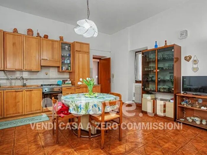 Appartamento trilocale in vendita in Via Francesco Baracca, Carugo