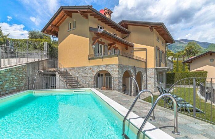 Casa trilocale in vendita in Menaggio