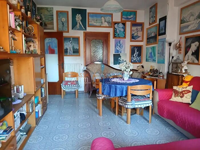 Appartamento con 5 locali in vendita in Via Giovanni Pascoli, Massa