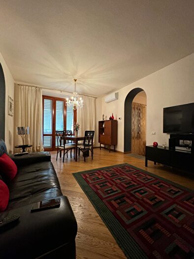 Casa con 8 locali in vendita in Lucca