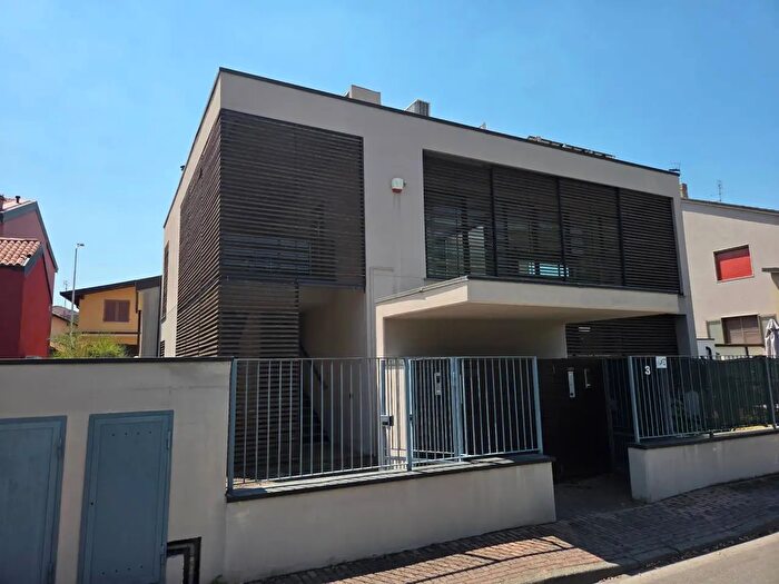 Appartamento trilocale in affitto in Via Cesare Battisti, Opera