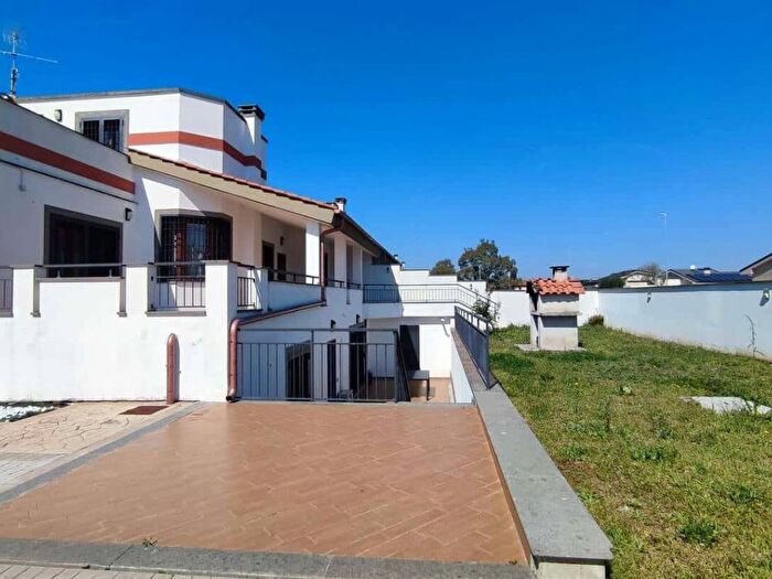 Appartamento con 6 locali in affitto in via Giorgio Bassani, Infernetto, Roma