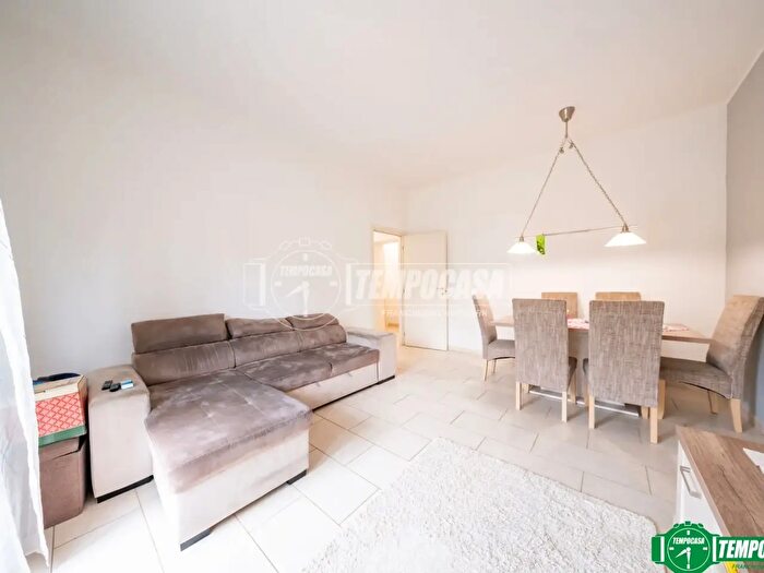 Appartamento trilocale in vendita in Via Mottarone, Arona