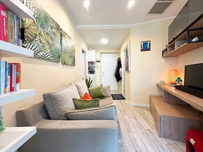 Appartamento trilocale in vendita in Via Spartaco, Milano