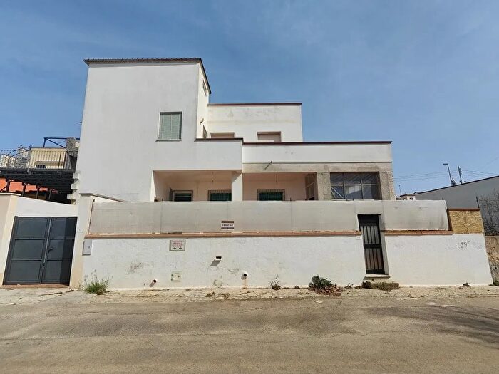 Casa con 6 locali in vendita in Lido Marini Salve, Salve