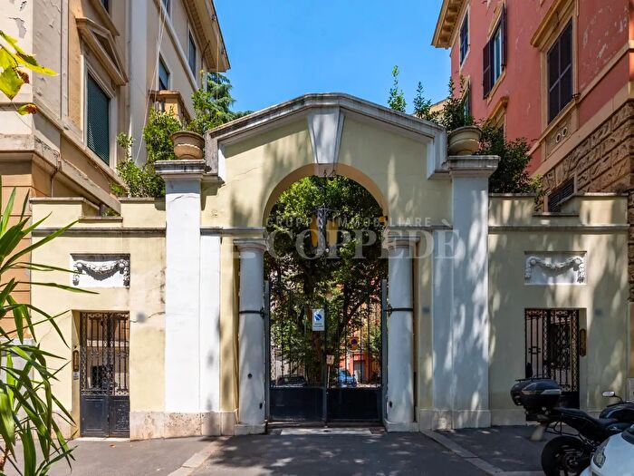 Appartamento con 9 locali in vendita in Viale Parioli, Roma