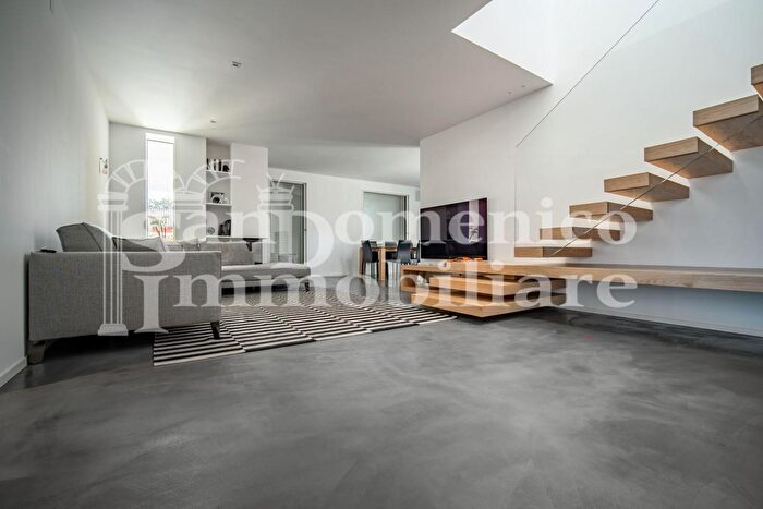 Casa con 5 locali in vendita in Cascina