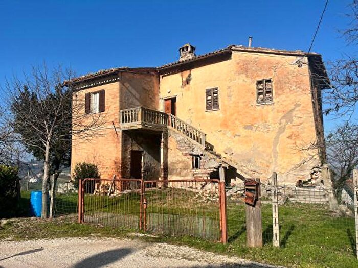 Casa con 6 locali in vendita in Via Madonna del Lago, Urbino