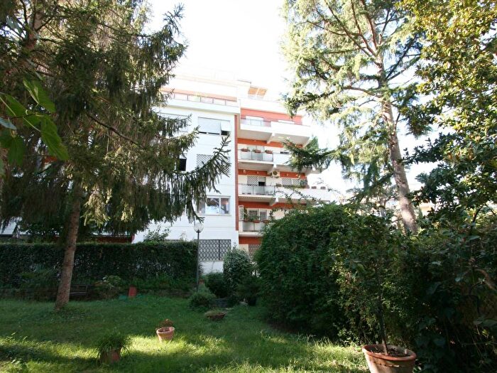 Appartamento quadrilocale in affitto in Via della Farnesina, Camilluccia Farnesina, Roma