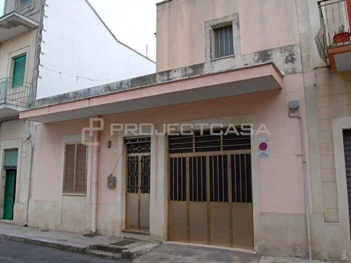 Casa con 6 locali in vendita in Via Risorgimento, Scorrano