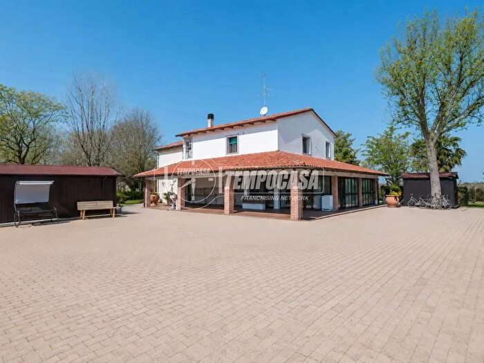 Casa con 5 locali in vendita in Via Bastiglia, Campogalliano