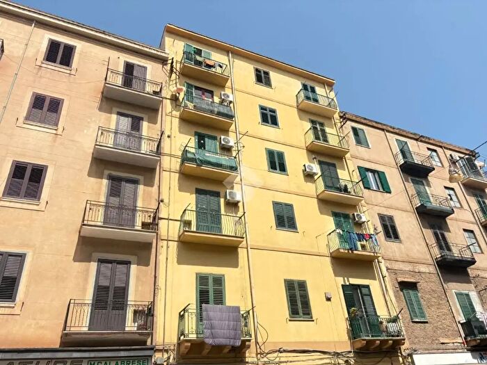 Appartamento trilocale in vendita in Via Mendola, Palermo