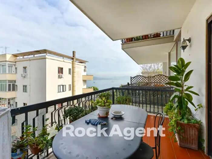 Appartamento con 5 locali in vendita in Via Tito Livio, Napoli