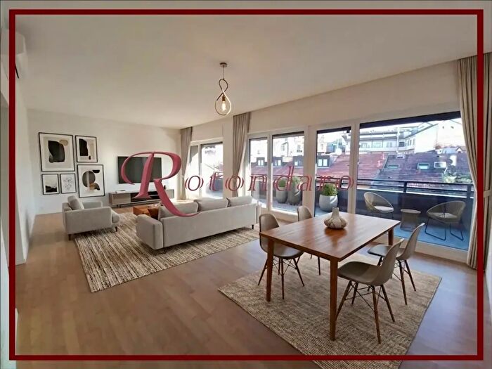 Appartamento quadrilocale in affitto in Via G Leopardi, Milano