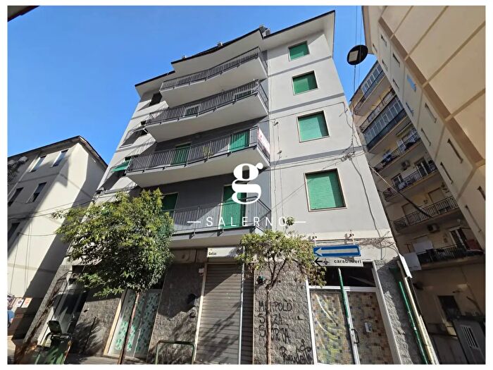 Appartamento quadrilocale in vendita in Via Gelso, Salerno