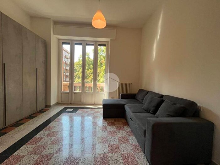 Appartamento trilocale in affitto in Piazza Giuseppe Grandi, Porta Vittoria, Milano