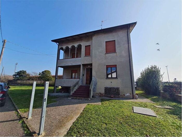 Casa con 6 locali in affitto in via roma, Centro, Rolo