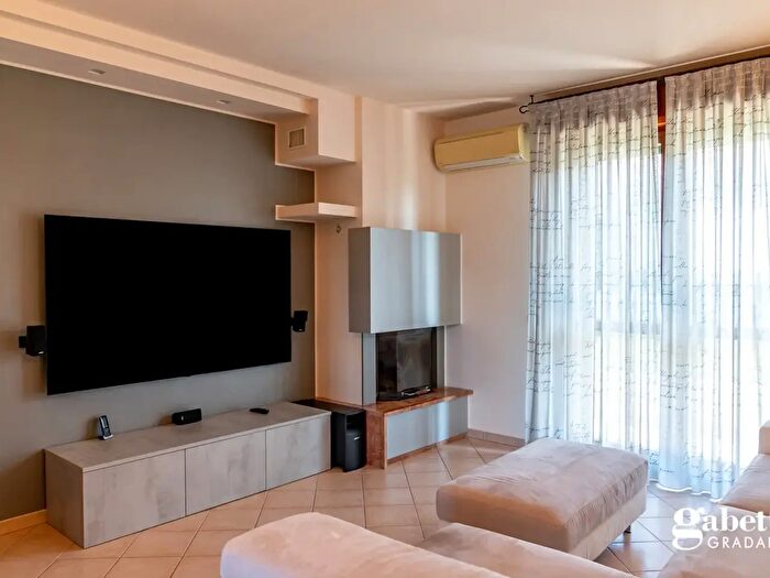 Appartamento con 5 locali in vendita in Via Raffaello Sanzio, Gradara