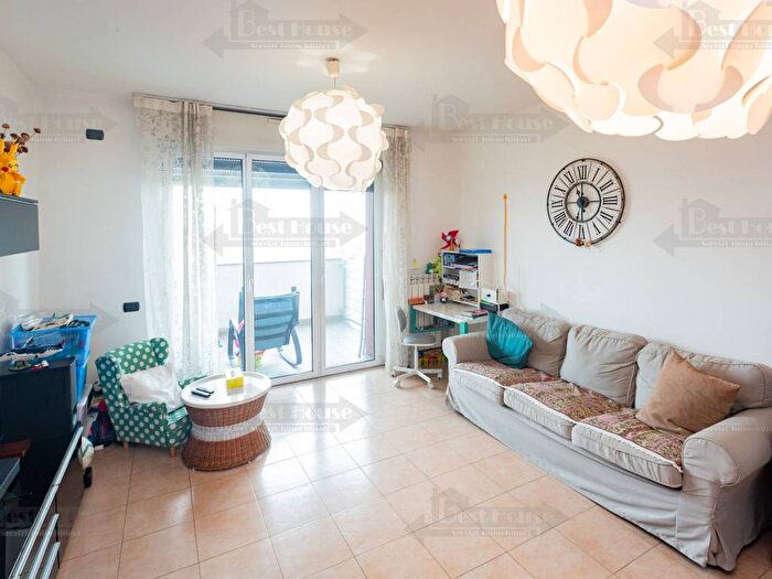 Appartamento trilocale in affitto in Via Vittorio Gassman, Quartiere Adriano, Milano