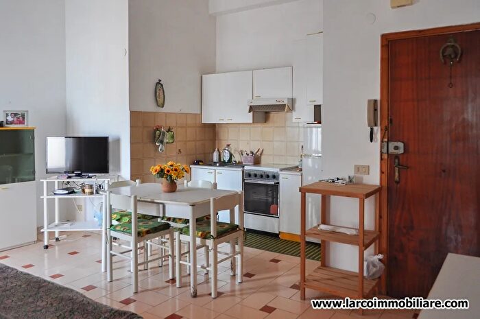 Appartamento con 6 locali in vendita in Via Lauro Condominio Edilciaz Scalea Cosenza, Scalea