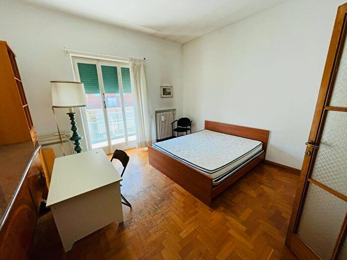 Appartamento con 5 locali in affitto in Via Rodolfo Lanciani, Bologna, Roma