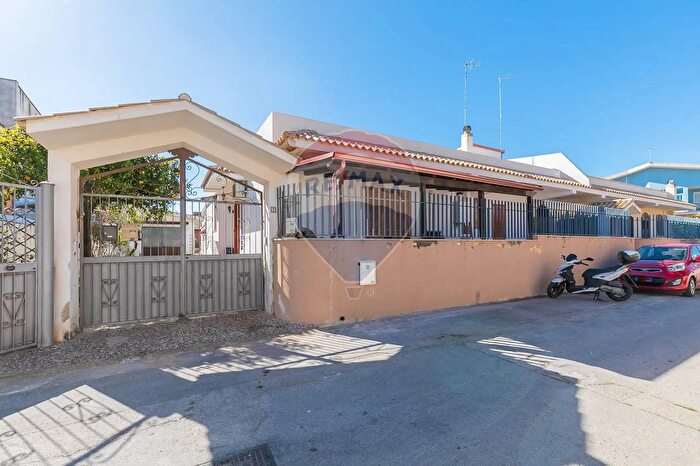 Casa con 7 locali in vendita in Via Giarratana, Siracusa