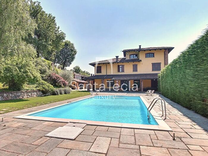 Casa con 10 locali in vendita in Avvocato Ferdinando Rondolino, Cavaglia