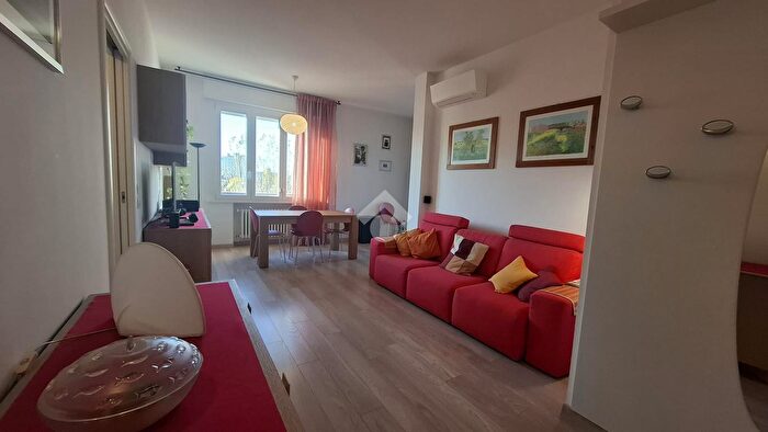 Appartamento trilocale in vendita in Via Martiri di Cervarolo, Reggio Emilia