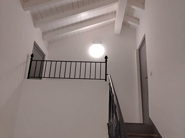 Casa trilocale in affitto in Via Labiena, Laveno, LavenoMombello