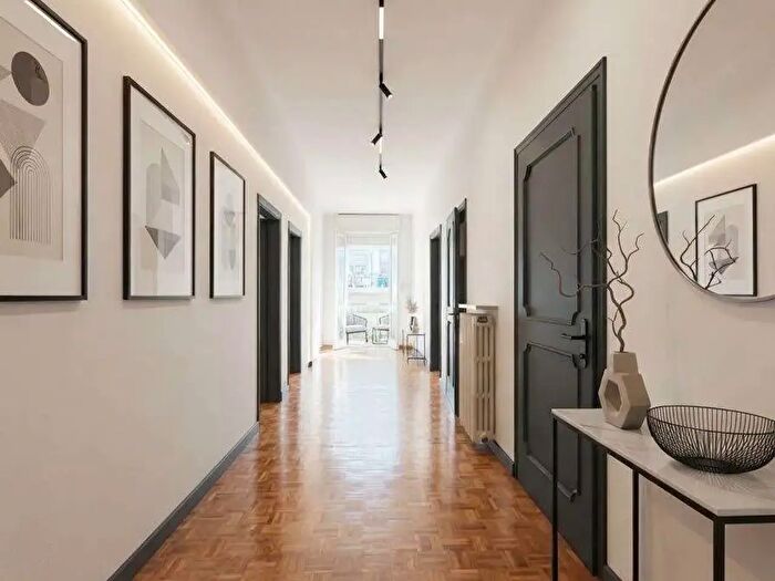 Appartamento con 7 locali in vendita in Reggio nell'Emilia