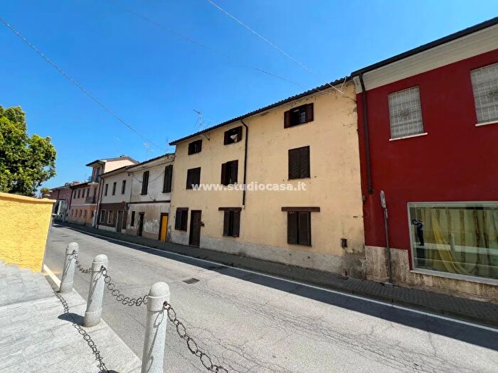 Casa con 5 locali in vendita in Via Roma, Agnadello